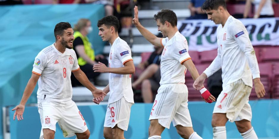 Jugadores de España celebran un gol ante Croacia en la Eurocopa 2021