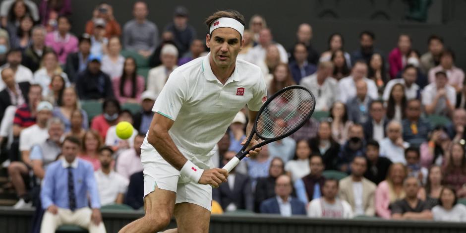 Roger Federer durante su duelo de primera ronda en Wimbledon ante el galo Adrian Mannarino.
