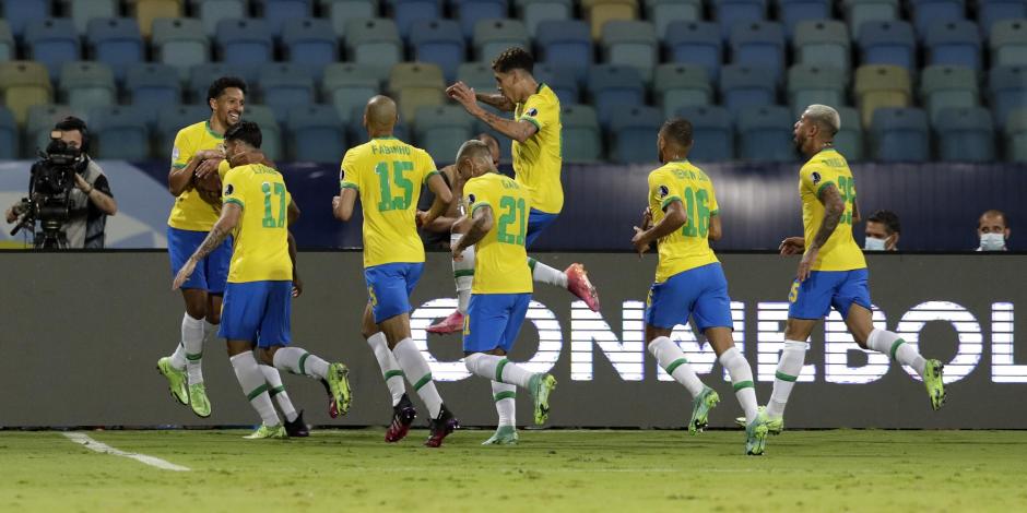 Jugadores de Brasil festejan su gol contra Ecuador en el cierre de la fase de grupos de la Copa América 2021 el pasado 27 de junio.