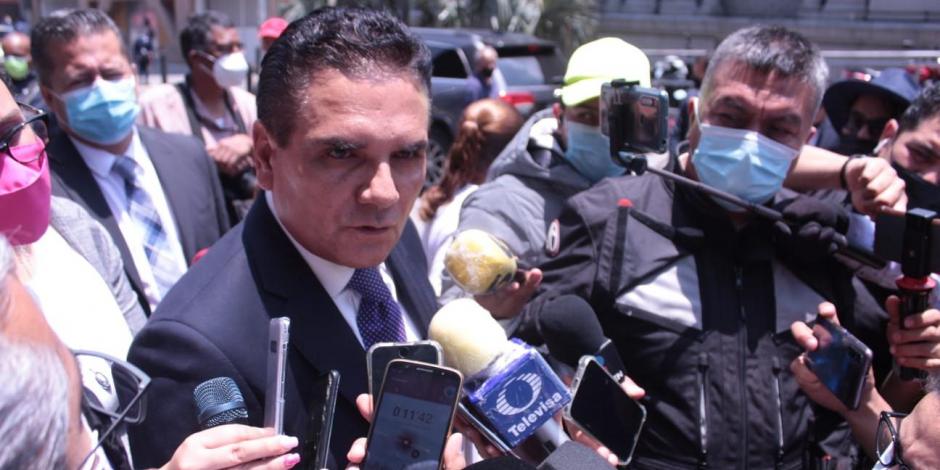 Silvano Aureoles entrega las pruebas de la supuesta intervención del narcotráfico en las elecciones del 6 de junio en Michoacán