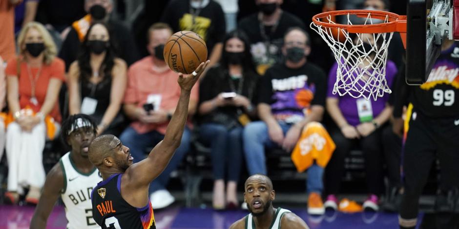 Chris Paul encesta para los Suns en el duelo de Las Finales ante los Bucks