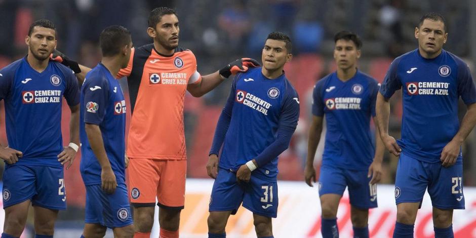 Jugadores de Cruz Azul en un partido del pasado Torneo Guard1anes 2021 de la Liga MX.