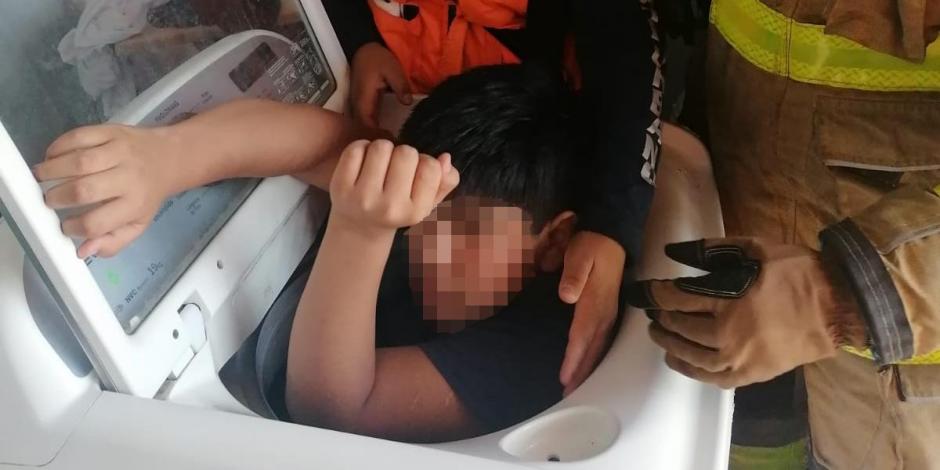 Menor queda atrapado en una lavadora, en Puebla