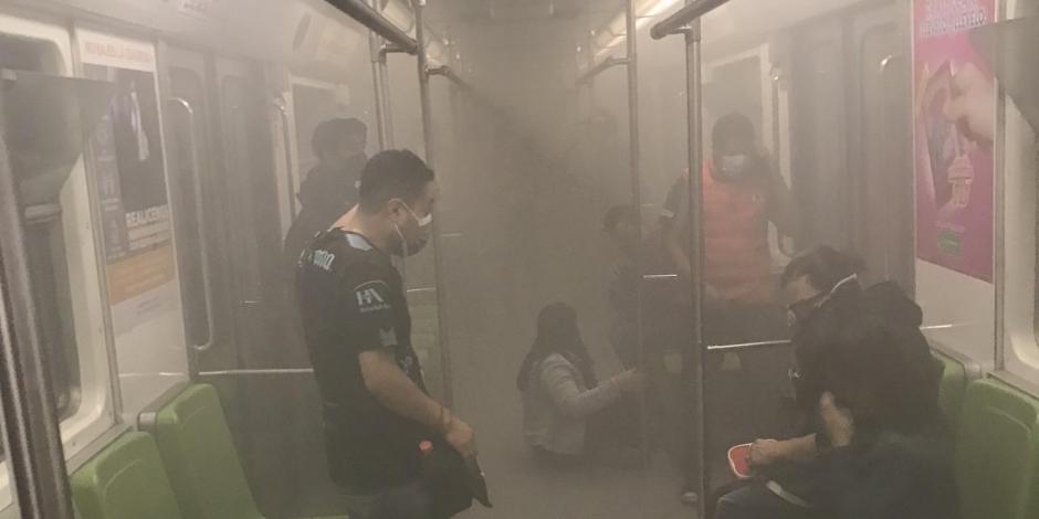 Usuarios reportaron humo al interior de trenes en Metro Copilco.