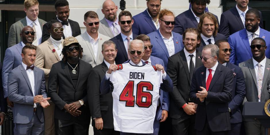 Joe Biden recibió en la Casa Blanca a los Buccaneers de Tampa Bay, actuales campeones de la NFL.