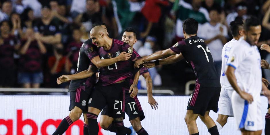Jugadores de México celebran el gol con el que derrotaron a El Salvador en su último partido de fase de grupos de la Copa Oro el pasado 18 de julio.