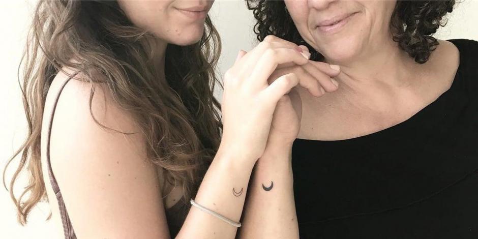 Tatuajes de mamá e hija; hermosas ideas para celebrar la relación más especial