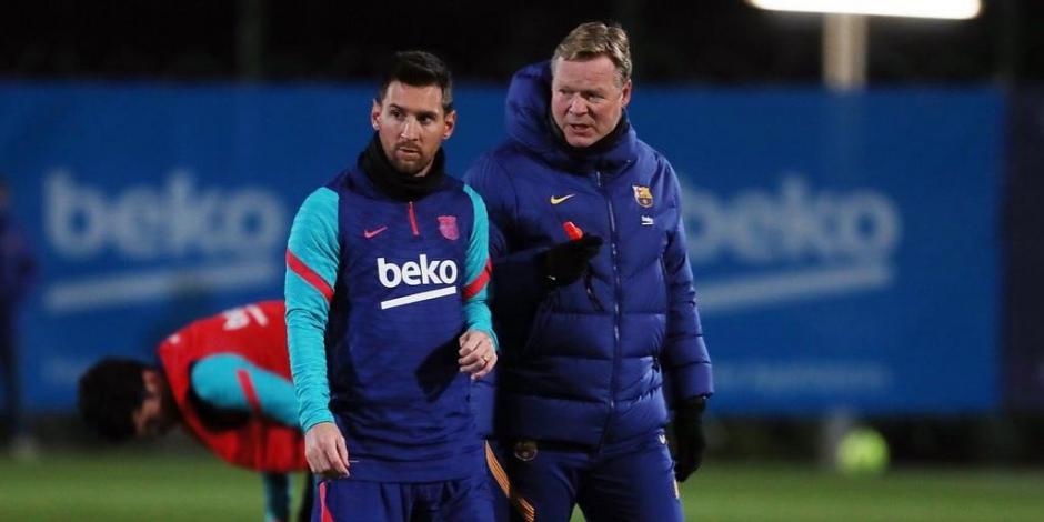 Lionel Messi y Ronald Koeman durante un entrenamiento del Barcelona la campaña pasada.