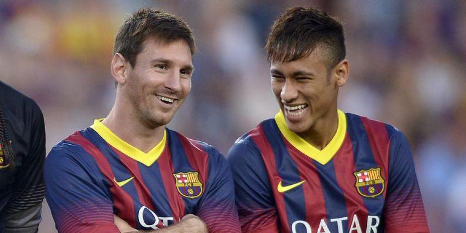 Lionel Messi y Neymar, quienes se reencontrarán en el PSG, durante un partido con el Barcelona.