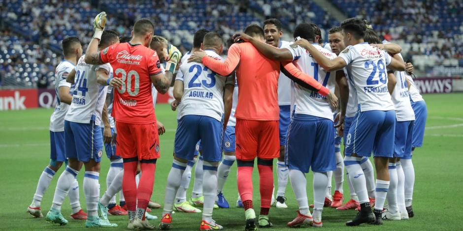 Jugadores de Cruz Azul previo a su partido contra Monterrey en la ida de semifinales de Concachampions el pasado 11 de agosto.