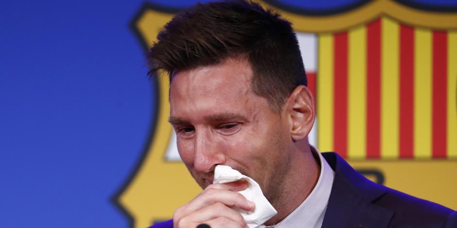 Lionel Messi llora durante la conferencia de prensa en la que se despidió del Barcelona el pasado 8 de agosto.