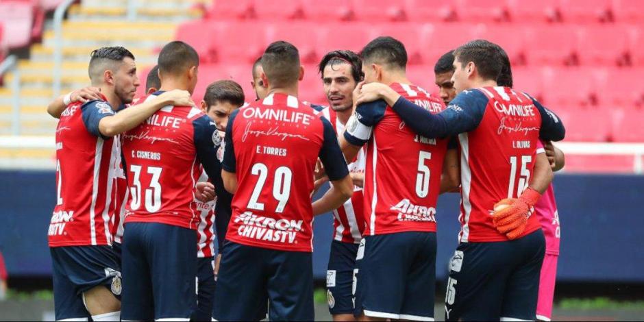 Futbolistas de Chivas previo a uno de sus partidos en el Torneo Grita México Apertura 2021.