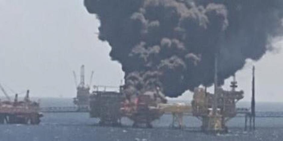 El domingo se reportó un incendio en la plataforma marina de Pemex en el Golfo de México.