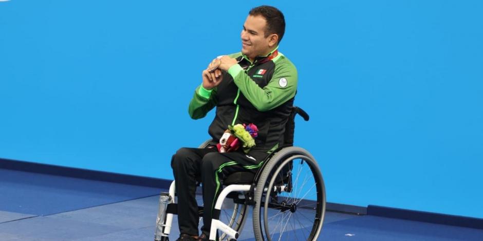 Diego López después de cosechar el metal de bronce en los Juegos Paralímpicos de Tokio 2020.
