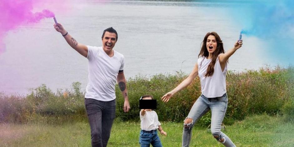Claudia Álvarez anuncia que está embarazada de Billy Rovzar y que tendrá mellizos