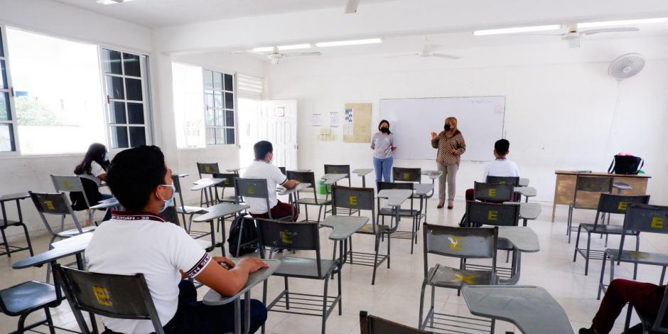 Delfina Gómez, titular de la SEP, dijo que de los 88 colegios en los que se presentaron casos de COVID-19, sólo 39 han cerrado de manera temporal cada 15 días