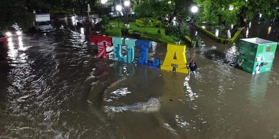 Al menos 16 personas fallecieron en un hospital de Tula, Hidalgo, debido a las inundaciones registradas dentro de la institución de salud.