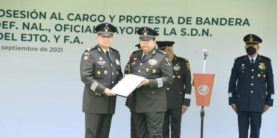 Los generales Luis Cresencio Sandoval y Agustín Radilla, ayer.