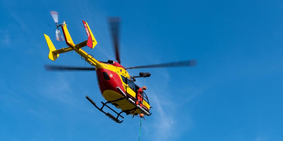 Tras el accidente de un helicóptero de Seguridad Civil de Francia, autoridades confirman un muerto y una persona con heridas de gravedad.
