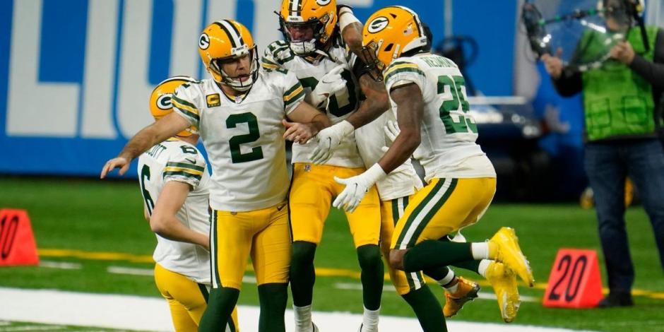Jugadores de los Packers celebran una anotación ante los Lions, la temporada pasada