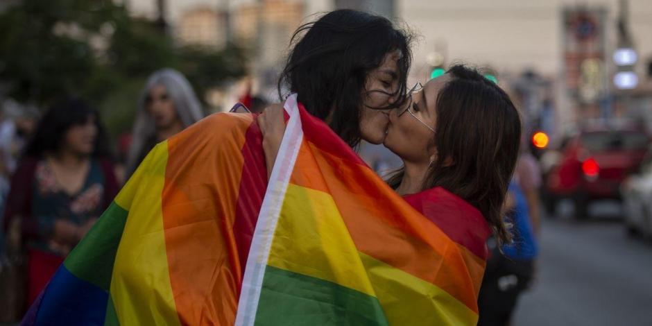 El hecho fue celebrado por la comunidad LGBTI, quienes resaltaron que ya sólo falta un trámite legislativo
