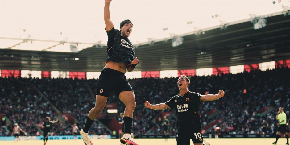Raúl Jiménez celebra un gol con el Wolverhampton en la Premier Legue