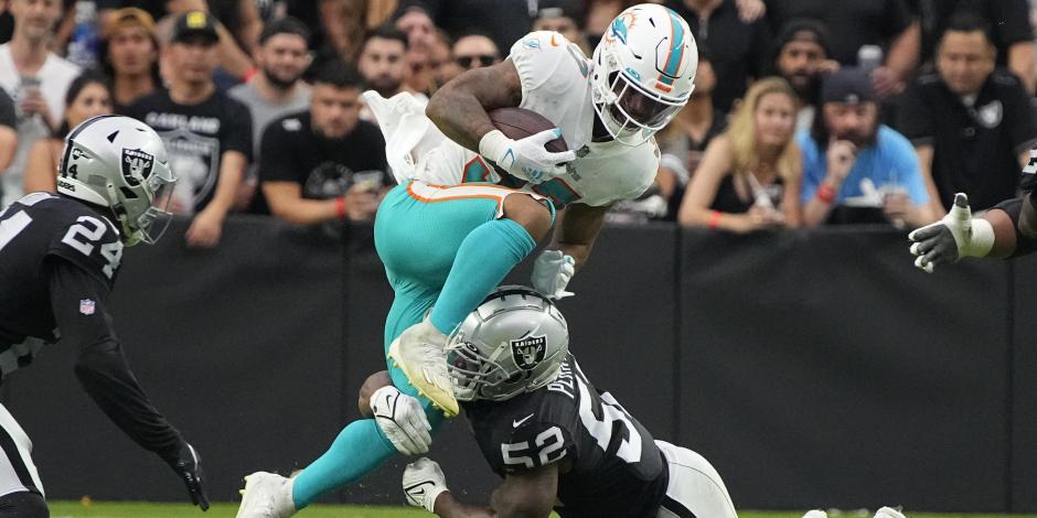 Una acción del duelo entre los Dolphins y Raiders de la NFL