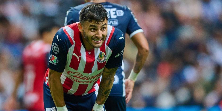 Alexis Vega se lamenta en un juego de Chivas en el Torneo Grita México Apertura 2021 de la Liga MX.