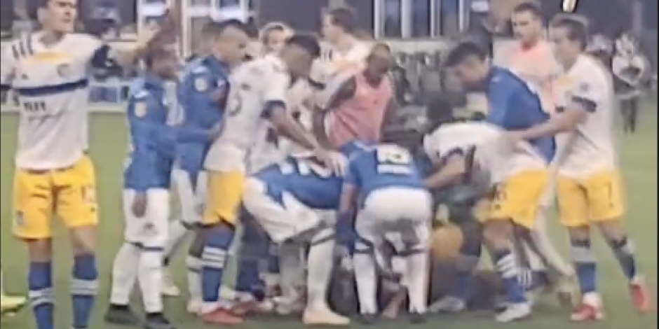 Jugadores de Cruz Azul y Earthquakes detienen al aficionado de La Máquina que golpeó a un futbolista del club de la MLS.