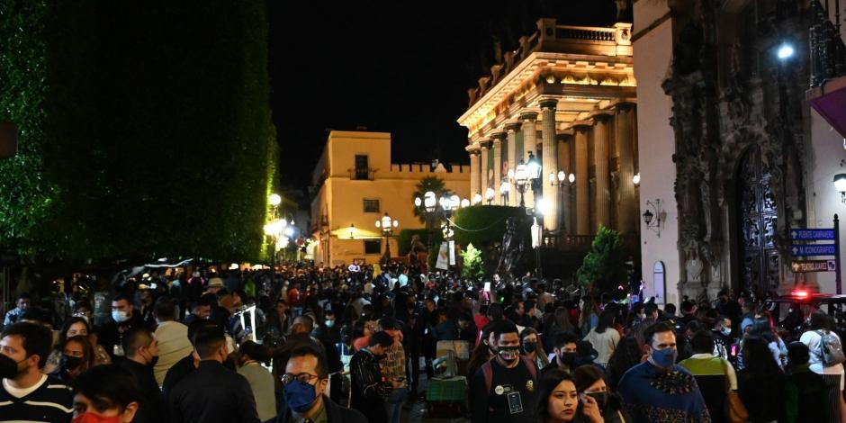 Durante el primer fin de semana del Festival Internacional Cervantino cientos de visitantes arribaron a la ciudad de Guanajuato para disfrutar de las actividades culturales.