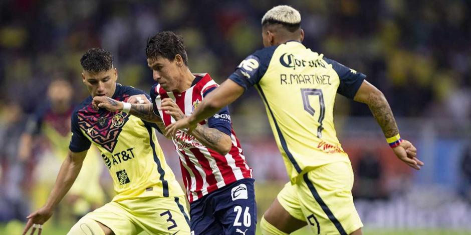 El duelo más reciente entre América y Chivas se realizó el pasado 25 de septiembre y no estuvo exento de polémica arbitral.