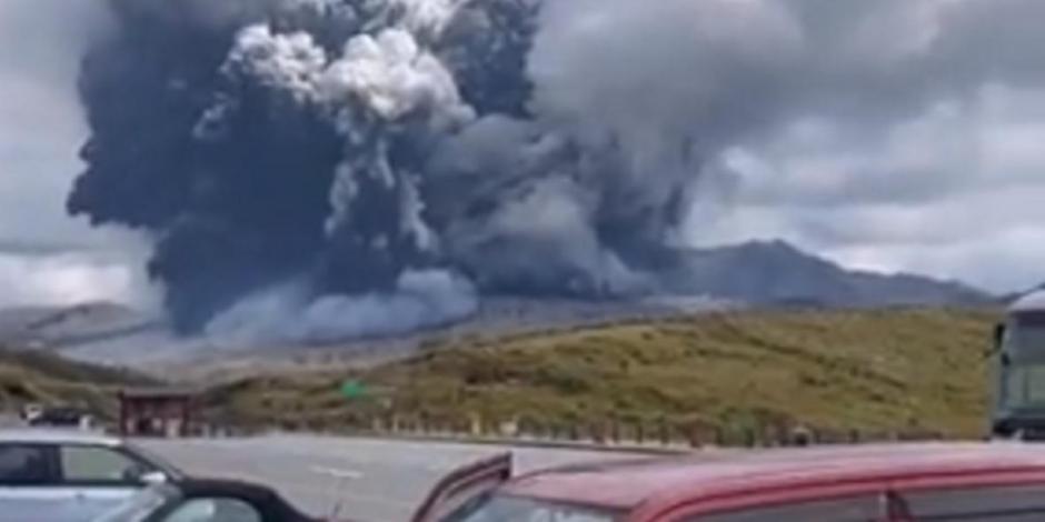 Hay alerta nivel 3 (de 5) por volcán de Japón que despertó