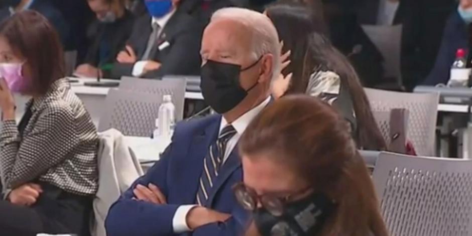 El presidente Joe Biden se queda dormido en conferencia sobre cambio climático