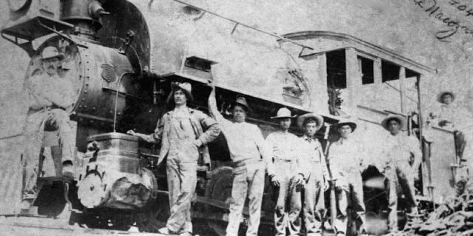 De izquierda a derecha, Jesús García Corona es el segundo hombre en la foto. Salvó a toda una comunidad de una explosión de dinamita.