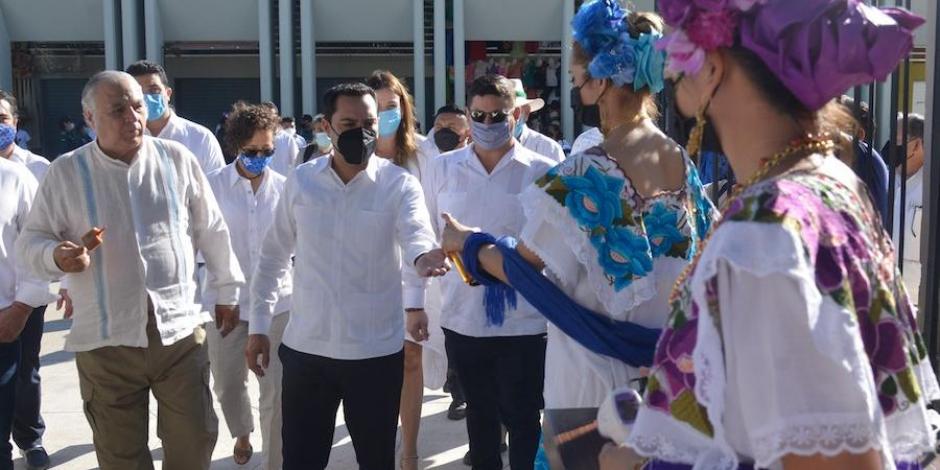 Miguel Torruco y el gobernador Mauricio Vila, ayer, en la víspera del Tianguis Turístico Mérida 2021.