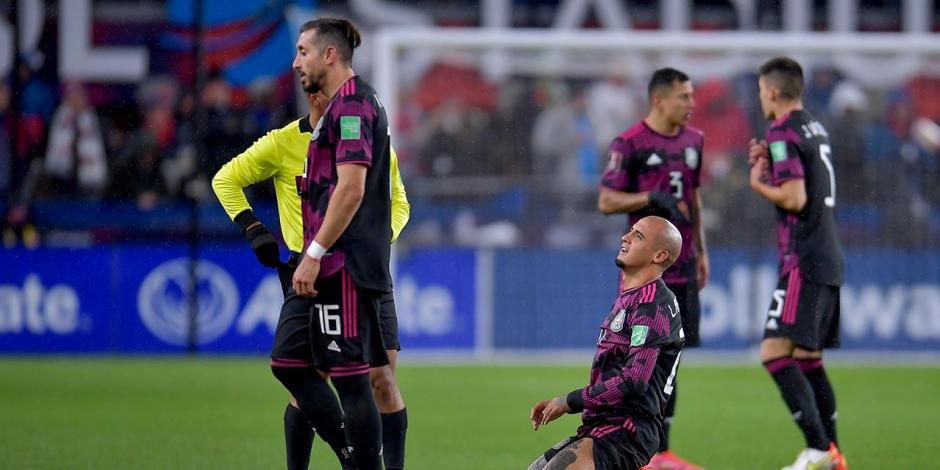 Héctor Herrera y Luis "Chaka" Rodríguez se lamentan durante el duelo eliminatorio entre Estados Unidos y México, el pasado 12 de noviembre.