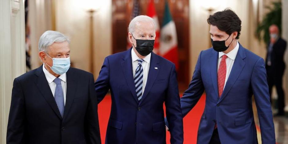 Los presidentes Andrés Manuel López Obrador, Joseph Biden y Justin Trudeau, ayer, en Washington.