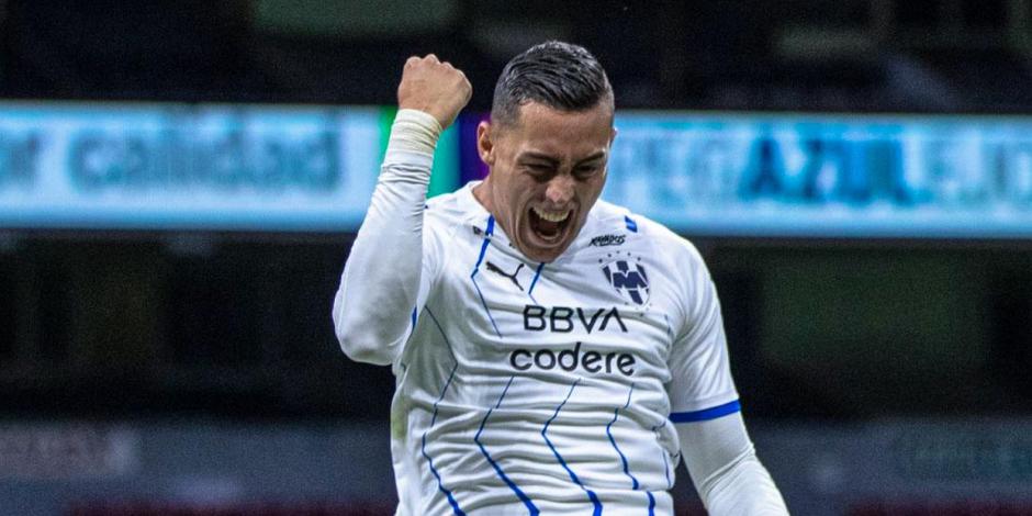 Rogelio Funes Mori celebra uno de sus goles en el Cruz Azul vs Monterrey