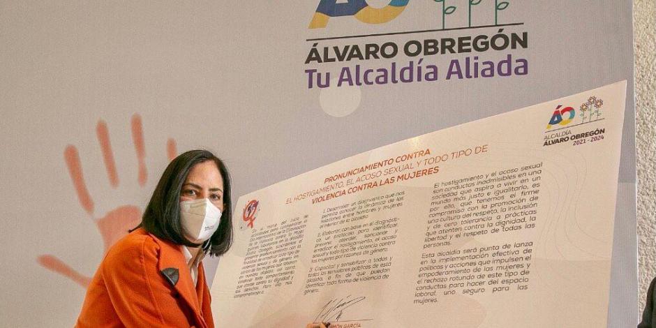 Lía Limón firma el pronunciamiento contra el hostigamiento, el acoso sexual y todo tipo de violencia contra las mujeres.