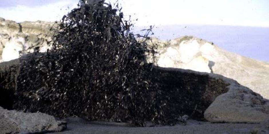 El volcán de lava negra está en Tanzania, y es el "favorito" de los científicos