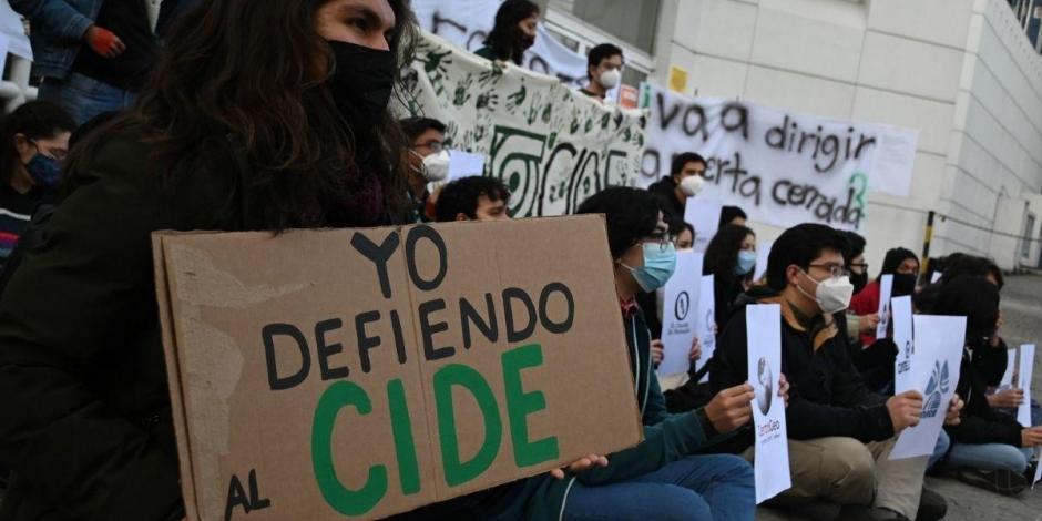 Alumnos del CIDE protestan ante la designación de Romero Tellaeche.