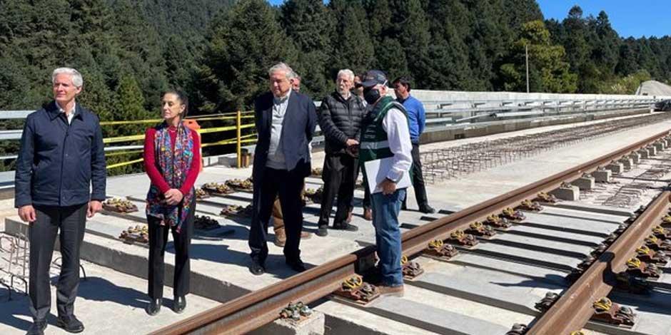 AMLO y Alfredo del Mazo supervisan avances del Tren Interurbano México-Toluca