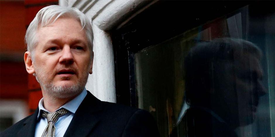 La fiscalía estadounidense acusó a Assange de 17 casos de espionaje y de uno de uso indebido de computadoras por la publicación de miles de documentos militares y diplomáticos filtrados a través de WikiLeaks