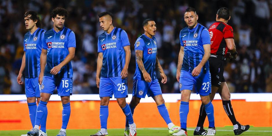 Futbolistas de Cruz Azul después de uno de sus partidos en el Torneo Grita México Apertura 2021.