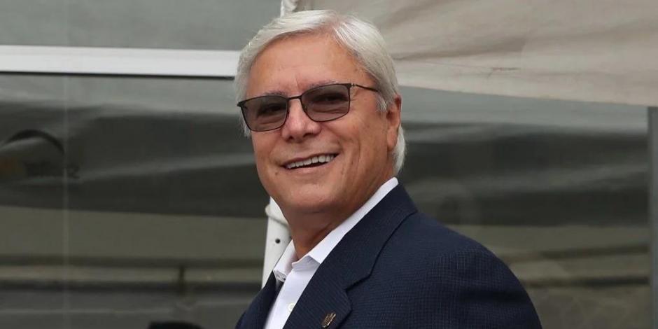 Jaime Bonilla, exgobernador de Baja California, presentó un acta de reincorporación al Senado de la República.
