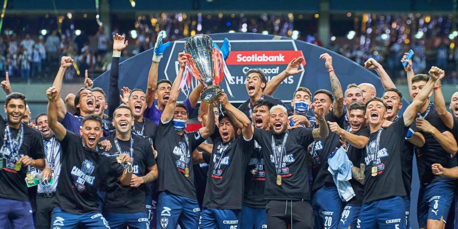 Jugadores del Monterrey celebran con el título de la Concachampions.