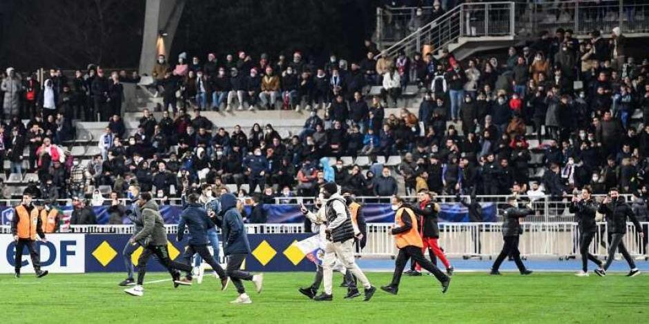 El futbol francés fue víctima de la violencia de algunos aficionados.