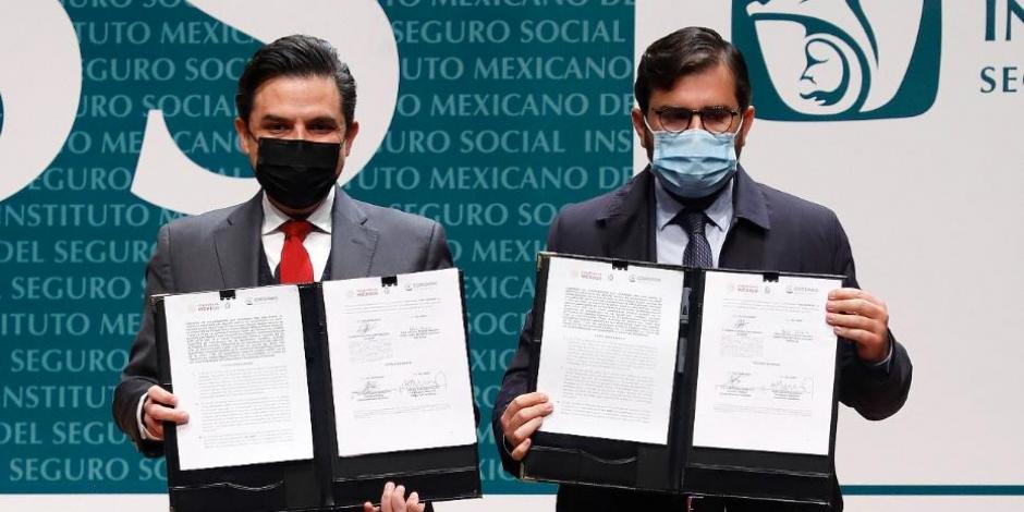 El director general del IMSS, Zoé Robledo, y el titular de Cofepris, Alejandro Svarch, firmaron como testigos de honor el convenio de colaboración.