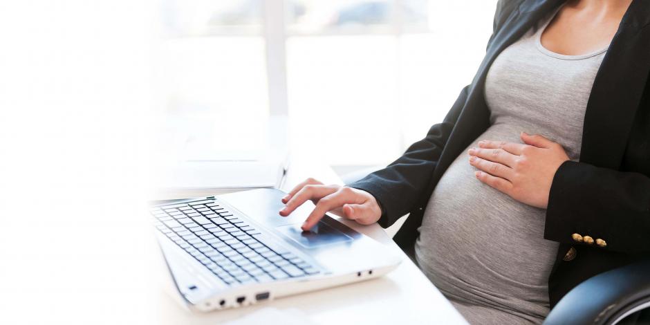 Mujeres reportan dificultades para conciliar maternidad con vida laboral.