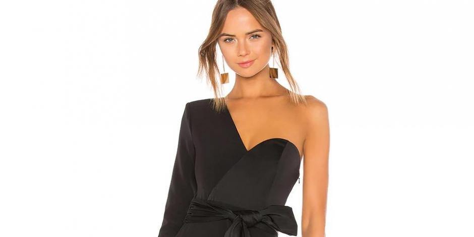 Si no te quieres arriesgar un vestido negro es la opción.